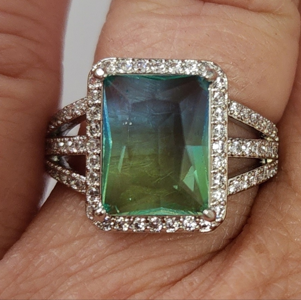 RBP6126 'Try Not To Stare' Ring Bomb Party Size 9 Lime Ombre Crystal